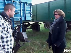 Niemiecka babcia lubi młodszych
