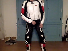 Me in my 2 piece japans hardcore leathers jerking and cum