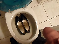 Piss in wifes high heel shoes