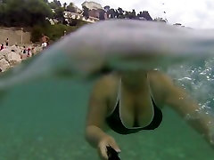 एशियाई, बड़े स्तन के साथ तैराकी