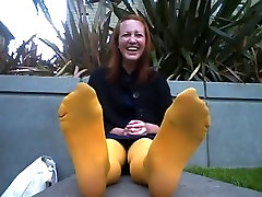 Puzzolente giallo calze di nylon