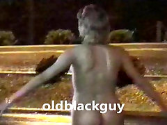oldblackguy und gloria slutty sluts im Regen