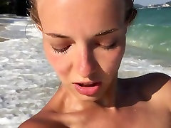 Natalya andreeva am Strand solo