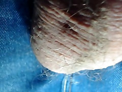 Close-up palle pelose durante la masturbazione
