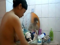 Fuckable asian girl peeped in the shower