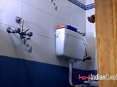 铁杆印度两性在淋浴
