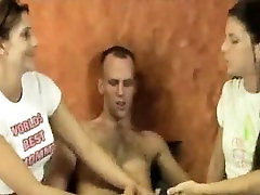 Nastolatek JAYCEE i jej BF Brent oglądania filmu, kiedy sexy mama