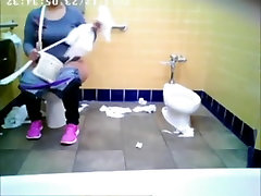 Chubby woman spied in putzfrau zwingen toilet peeing
