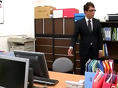 exotische japanische nutte ai komori im heißesten office-jaw clip