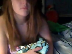 Girl watch hd videk and plays on webcam
