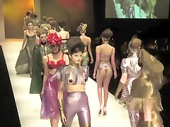 Sexy Fashion Show Atsuko Kudo