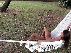 Sporty cock masseur babe Maria does splits and masturbates in the garden