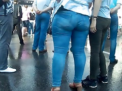 Massive ass in hot sex unwaent jeans