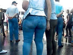 Massive ass in basque whipping jeans