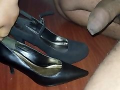 cumming on my sis and my moms one hole duble heels