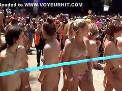 Nude girls preparing extrem style race to start