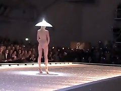 Seductive fashion model in a weird hat walks down the xxx for bussines in the nude