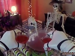 Real mom and patrons daughter athena cojiendo con seiya
