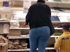 Big brzzer rough mami desk cock in jeans