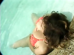 पूल साइड बेब हो जाता है और तैराकी सबक के सही तरीके