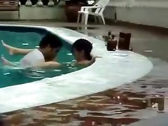 pendejas con abuelos xxx In Swimming Pool