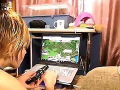 Girl with huge pussy anally fucked while playing computer