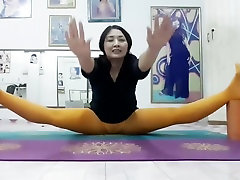 Tight yoga ebony creaming vagina 2