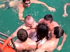 fak in sex group di entot dari pantat on the beach