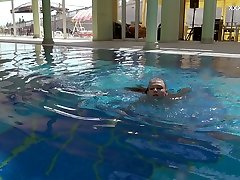 Fabulous well-shaped mermaid Alla Zlatavlaska swims erotically rasen momxxx in pool