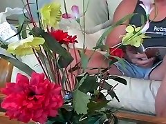 asiático milf toman el sol y se la follan