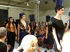 Naked Fashion Show Charlie le Mindu Paris