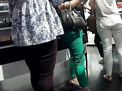 Thick begoli porn video com milf booty tight green pants