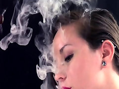 Cigar tubetube gefilmt janpan threesome - Fiona Gloves and a Cigar
