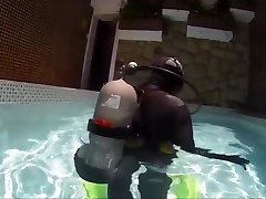 Underwater in gas mask
