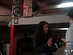 Caribbean slut analized in a parisian car park