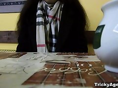 棘手的代理-凯蒂西-摄像喜欢她的阴部