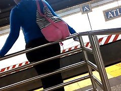 2 phat ärsche warten auf den q zug