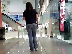 MILFs ass in the mall