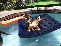 femmes cocu baise interraciale piscine