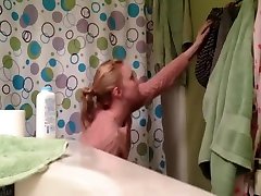 Hidden lettle bo my girlfriend take a shower 02