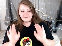 amateur deiutza18 flashing boobs on live webcam