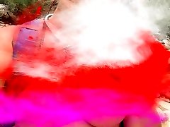 morena se exibindo