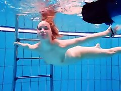 redhead babe che nuota nudo in saniliyon xxnx