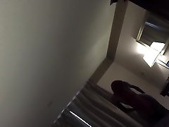 大藏宝的女孩偷偷记录，而在网络摄像头