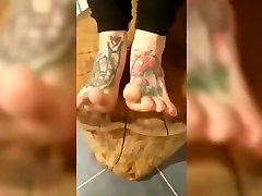 Reggae Girl shows her hkjab saudi Feet