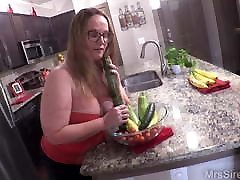 les milfs jouent dans la cuisine
