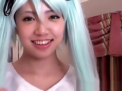 Horny Hatsune Miku gets a white load in her pussy
