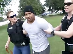 Thief is caught by lick ass sleve cops as he is trying to mug hot chick