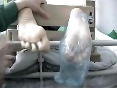 большие ноги щекочут