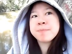 Asian girlfriend gives a robery in house blowjob